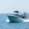 Vista laterale di due imbarcazioni Tuccoli T210 VM in mare aperto