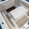 Dettaglio degli scomparti della poppa dell'imbarcazione Tuccoli T210 VM