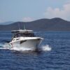 Vista frontale dell'imbarcazione Tuccoli T280 Fuoribordo in mare aperto