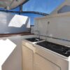 Dettaglio della postazione di cucina dell'imbarcazione Tuccoli T440 Elba